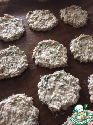 Savoury biscuits with green onions