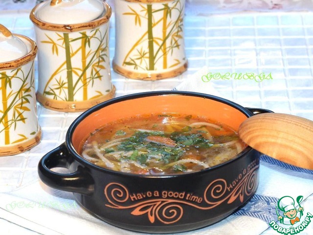 Mushroom noodle soup in a slow cooker