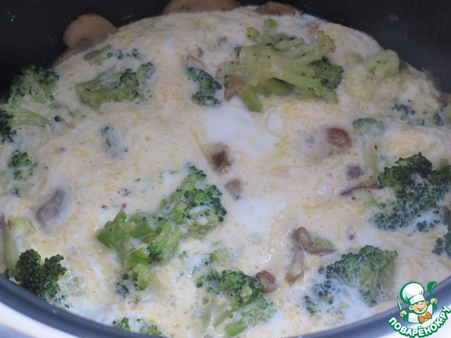 Casserole with broccoli and mushrooms