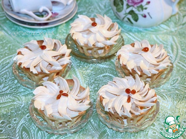 Vanilla cream puffs with caramel cream