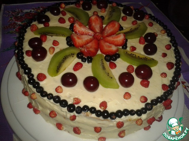 Sponge cake with berries