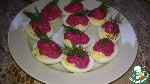 Eggs stuffed with herring caviar