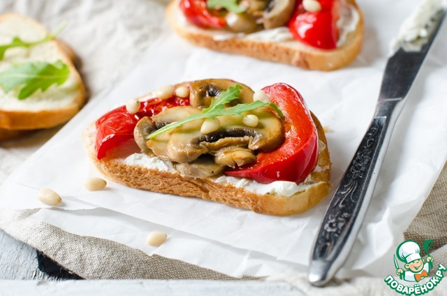 Toast with cottage cheese and roasted vegetables in a slow cooker