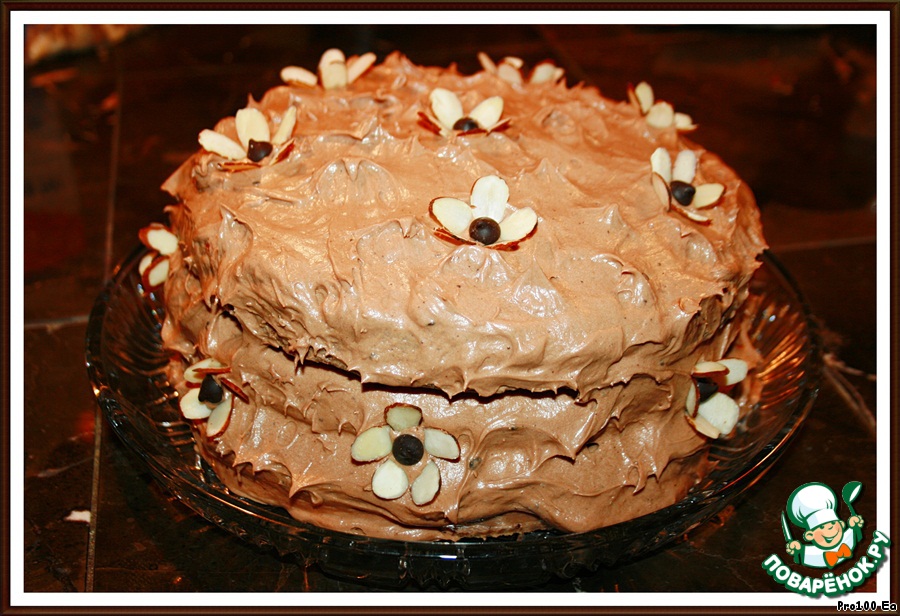 Almond cake with flowers