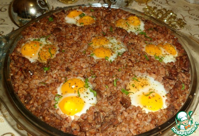 Buckwheat with chicken liver and eggs