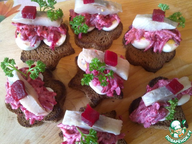 Small plates sandwiches herring