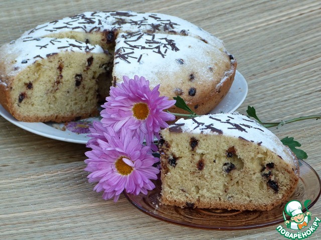 Cupcake with chocolate drops in a slow cooker