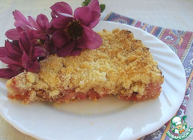 Almond crumble with plums