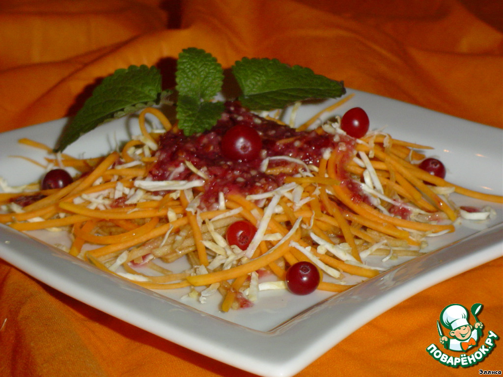 Salad with walnut-cranberry sauce