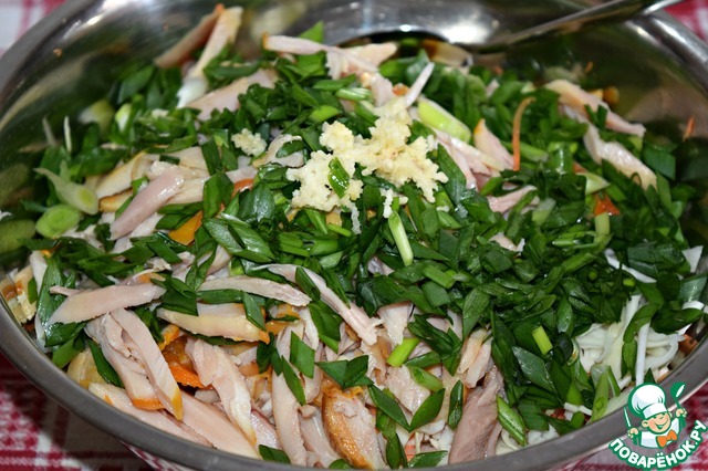 Vegetable salad with smoked chicken 