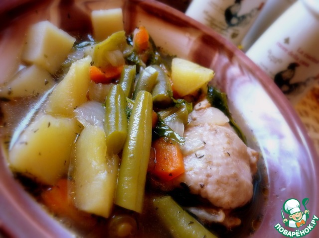 Chicken soup with fruits 