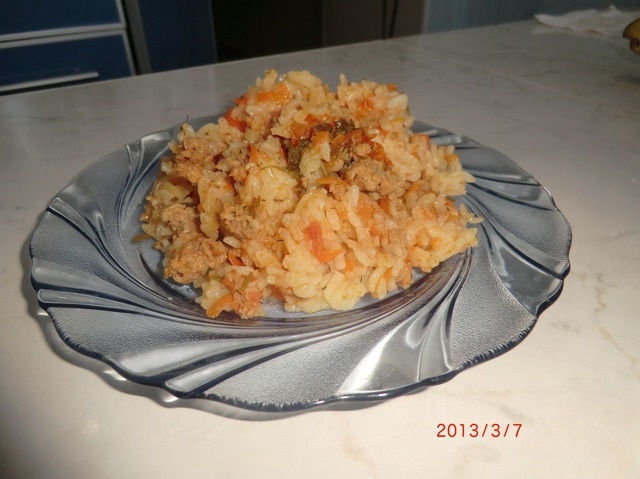 Rice with minced meat in a slow cooker