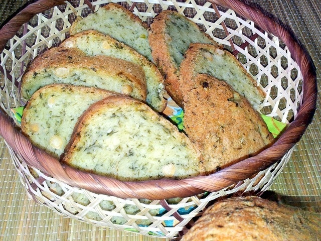 Белый хлеб с нутом и черемшой