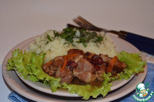 Lamb braised with port wine and cranberry sauce (slow cooker)