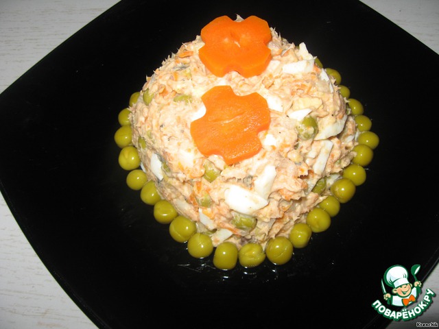 Salad of salmon with green peas