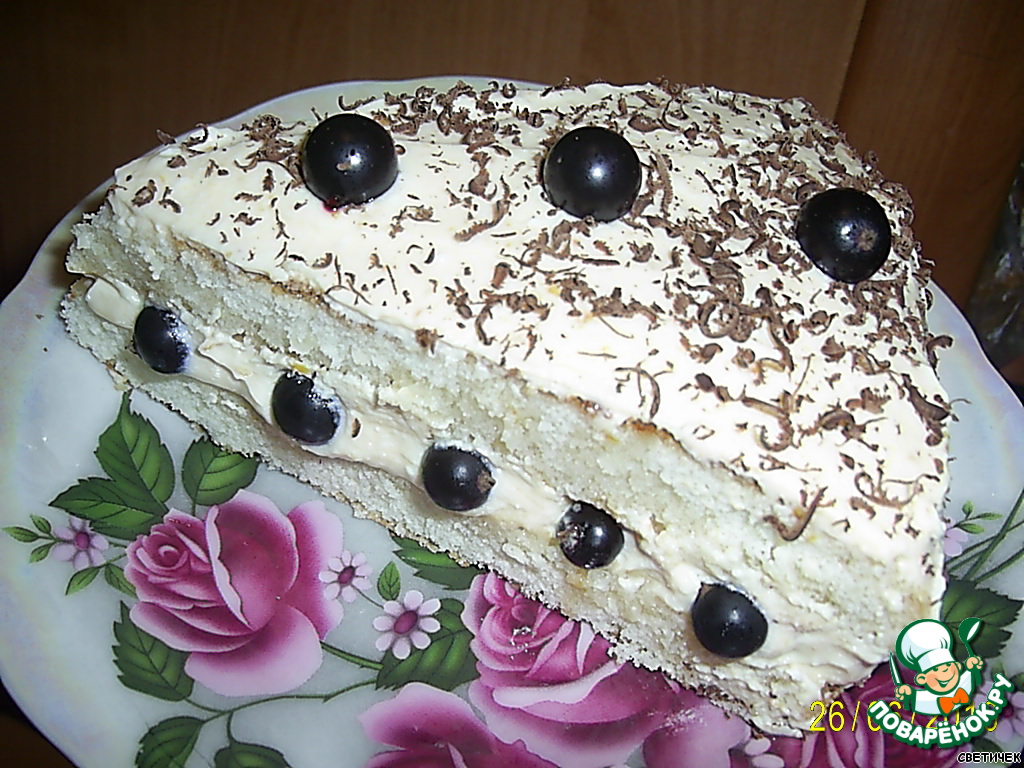 Biscuit-curd cake with black currant