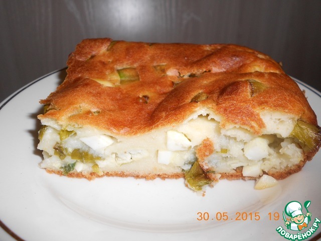 Cake with onion and egg