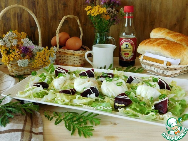 Salad with beets and poached egg