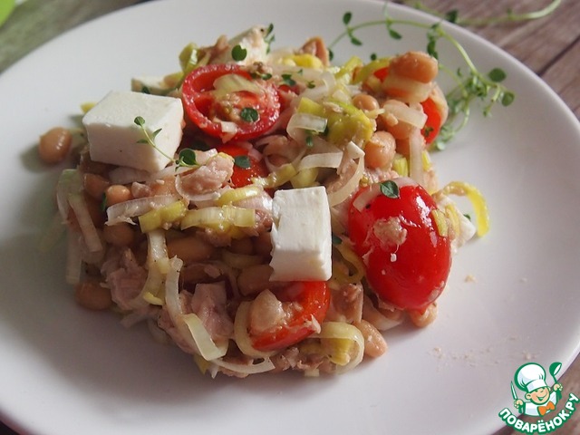 Delicious salad with tuna