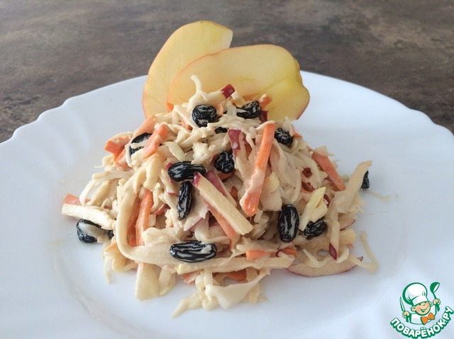 Cabbage salad with garlic and raisins