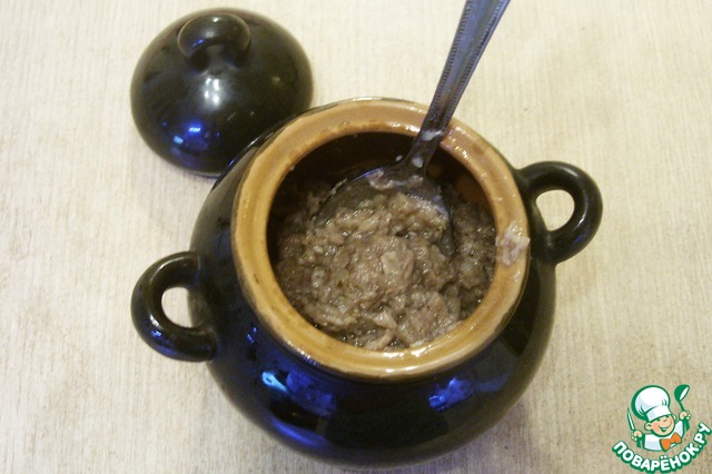 Pate of pork shank in a pot