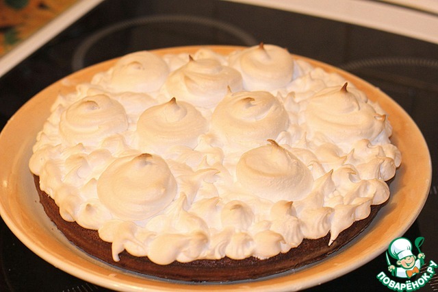 Chocolate cake with curd balls and meringue