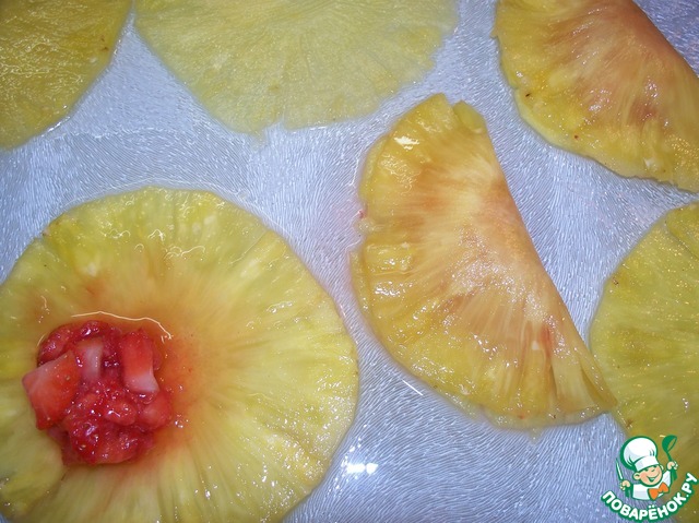 Ravioli of pineapple, marinated in cognac