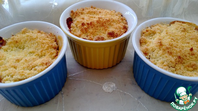 Crumble with rhubarb and apples