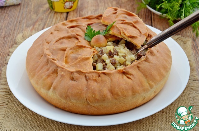 Pie with meat and potatoes