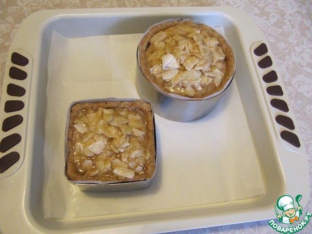 Apple-almond Apple pie