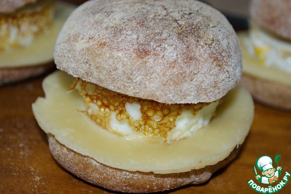 Buns of whole wheat flour for hamburger McMuffin