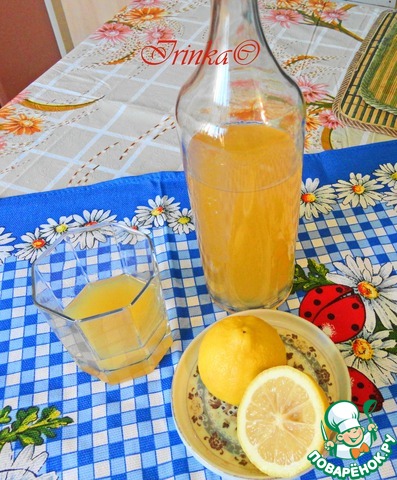 Citrus liqueur in a slow cooker