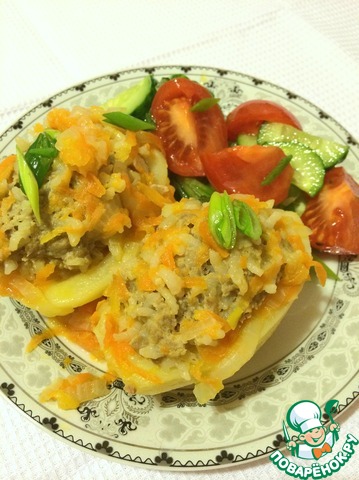 Halves of potatoes with minced meat