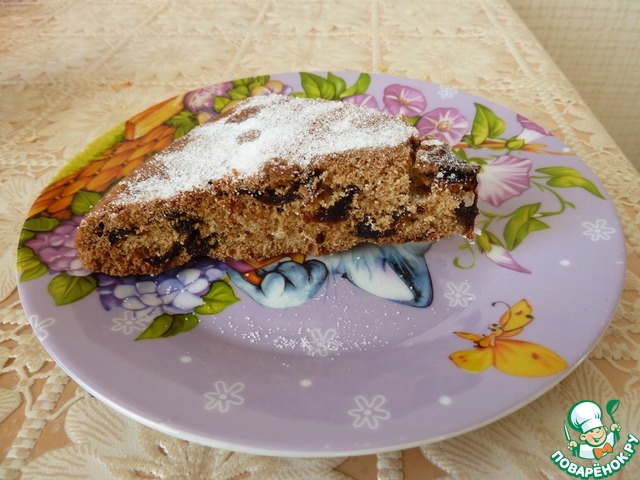 Pie with prunes in multivarku