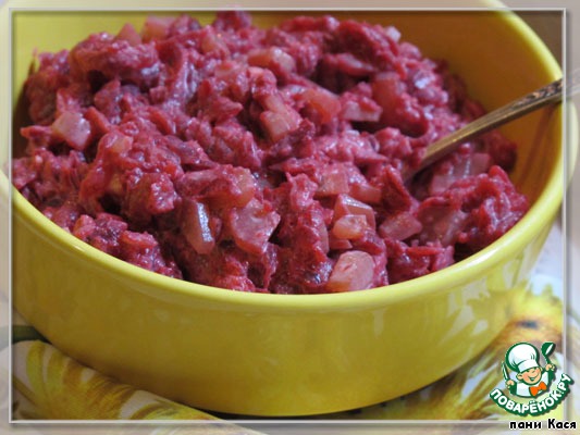 Beet salad with cucumbers