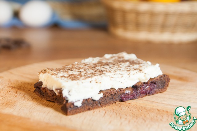 Brownie with cherries and curd cream