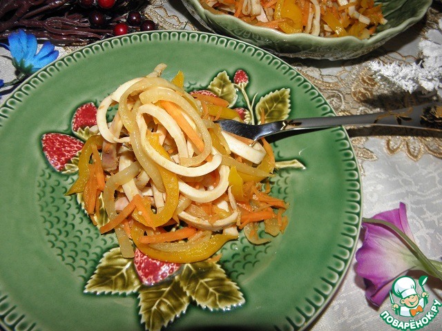 Salad of squid with vegetables 