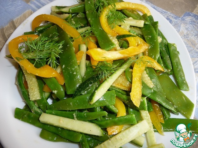 Salad of green beans with vegetables