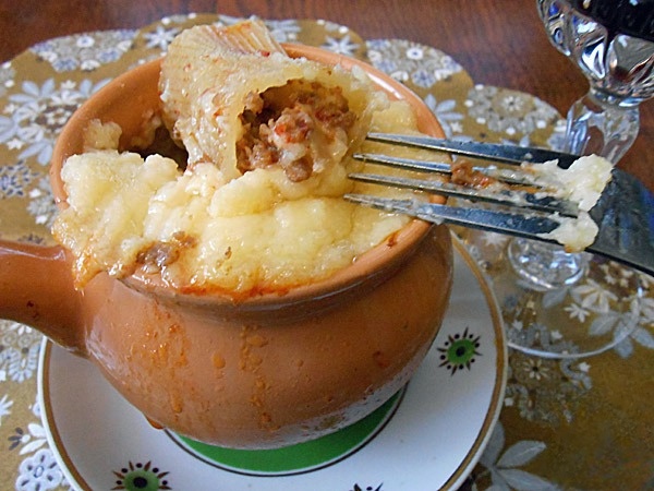 Cannelloni under a cheese hat in the cocotte