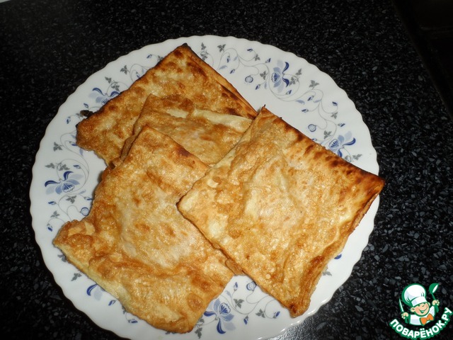 Envelopes of pita with tomatoes and cheese