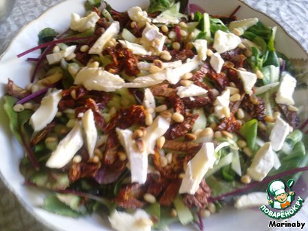 Salad with sun-dried (dried) tomatoes