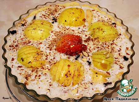 Pie with apples and almonds