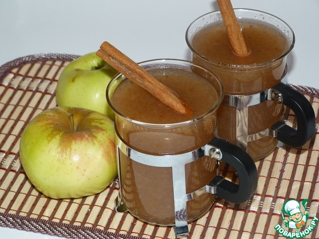 Apple pudding in a slow cooker