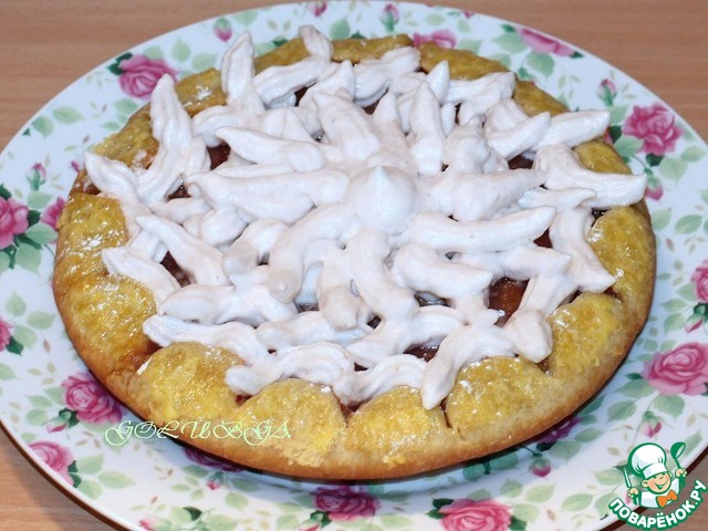 Pie with Apple sauce and protein-fruit cream