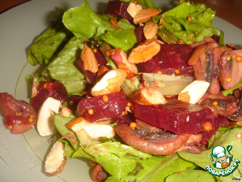 Beet salad with mushrooms and almonds