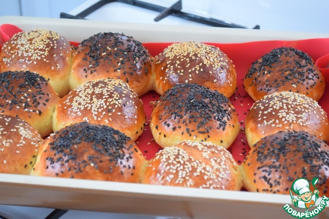 Air buns with sesame seeds