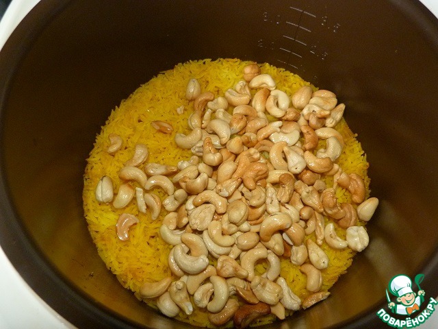 Rice with cashew nuts + steam vegetables in a slow cooker