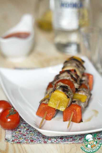 Kebabs of lamb with pepper and tomatoes