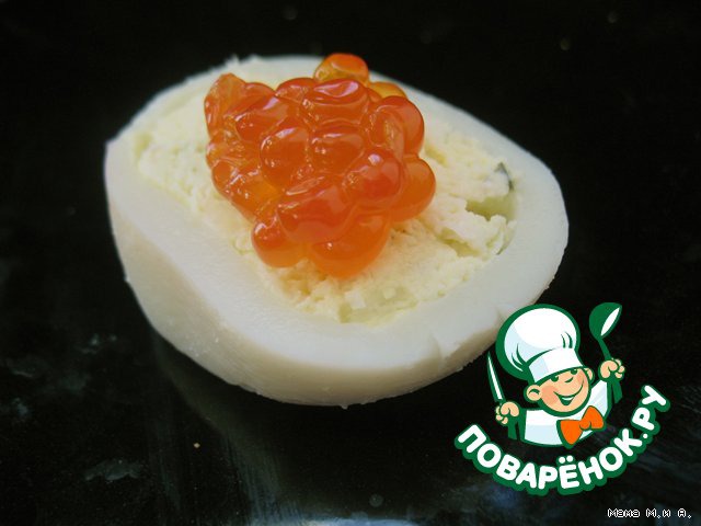 Mini squid with caviar, stuffed egg salad
