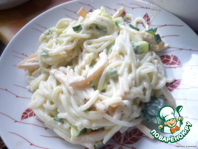 Salad with squid and rice noodles